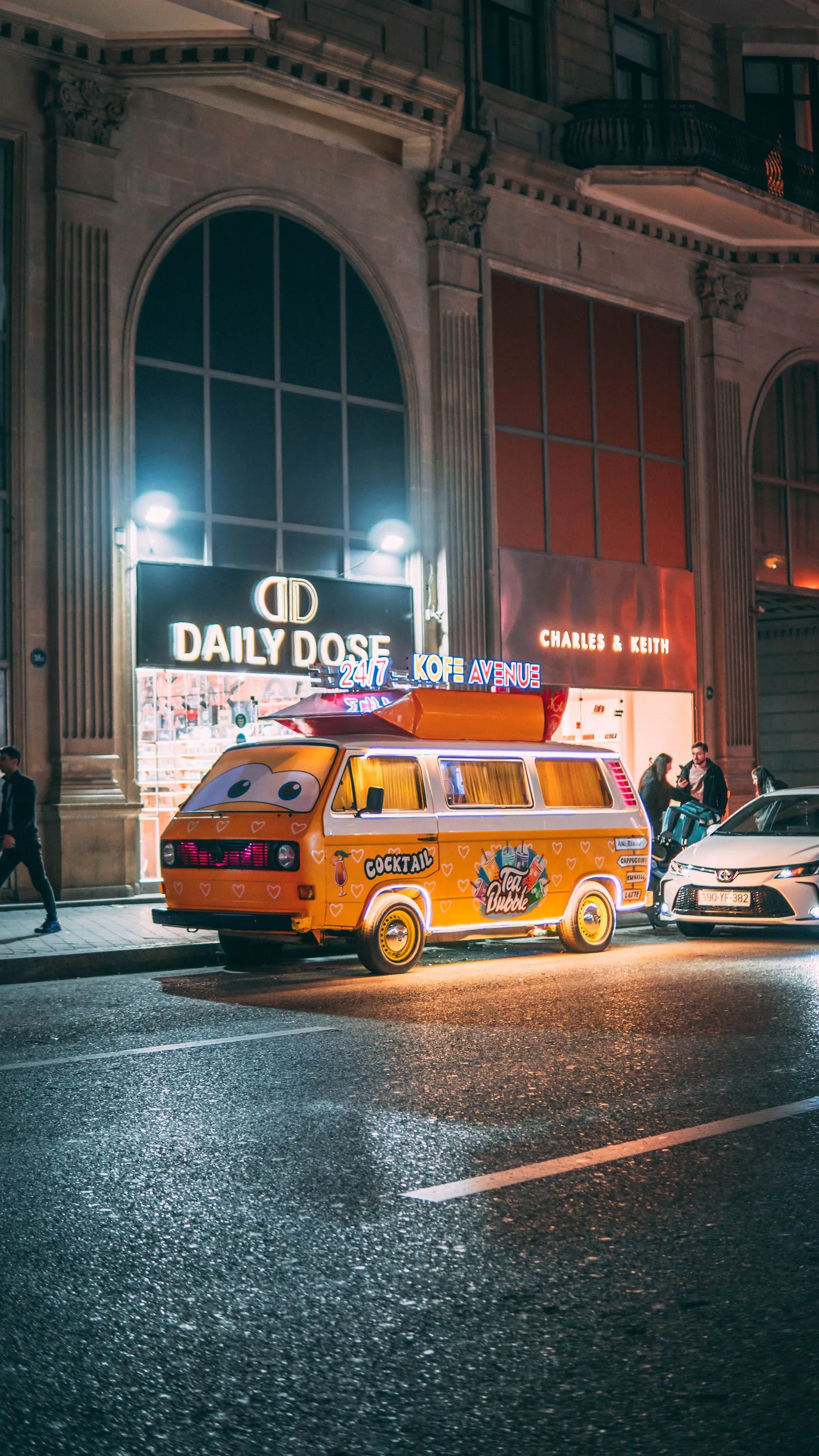 Food truck burger la nuit avec grill fumant et enseigne néon